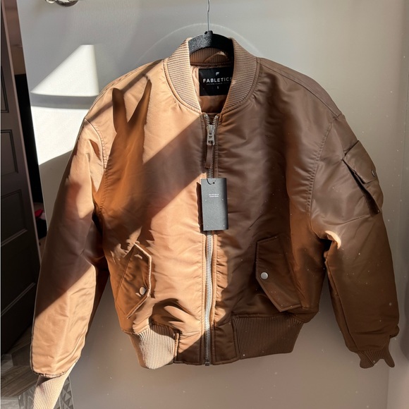 NWT Fabletics iconic bomber jacket - color Mocha Latte - Size Small - Picture 4 of 6